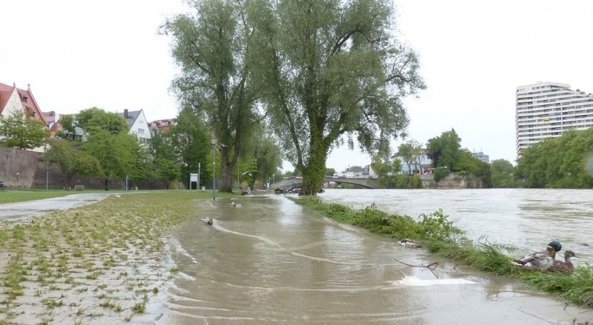 Flood risks can still be considerably reduced if all promises to cut carbon emissions are kept